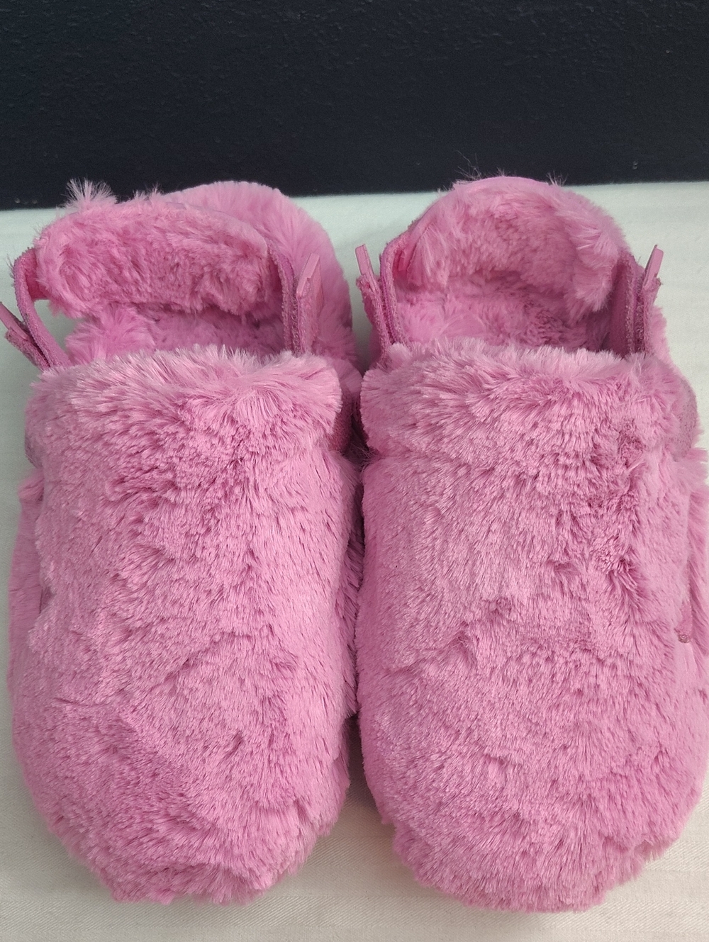 Niki Calm SE Women MULES Playful Pink Faux Fur Clogs Size 7